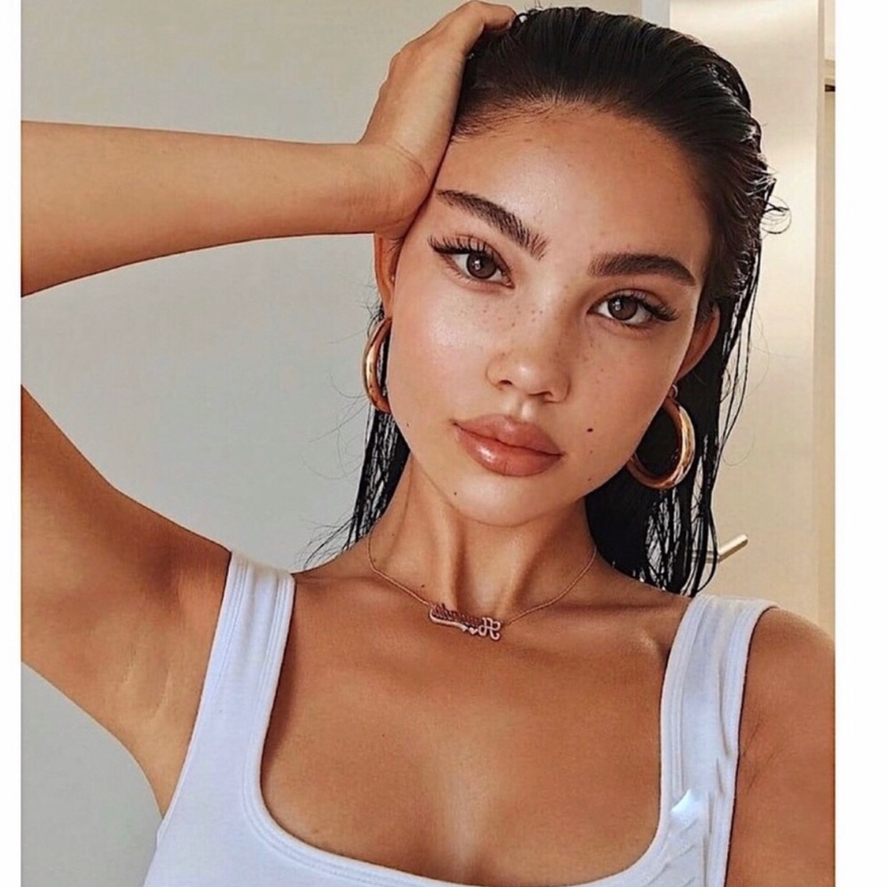 Blogger Fav | Super Chic Retro Gold Hoop Earrings - Picture 3 of 7